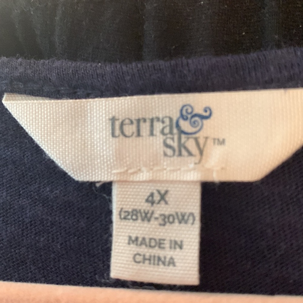 NWT terra & Sky navy sleeveless crochet bib & details size 4x (28W-30W) - Picture 7 of 11